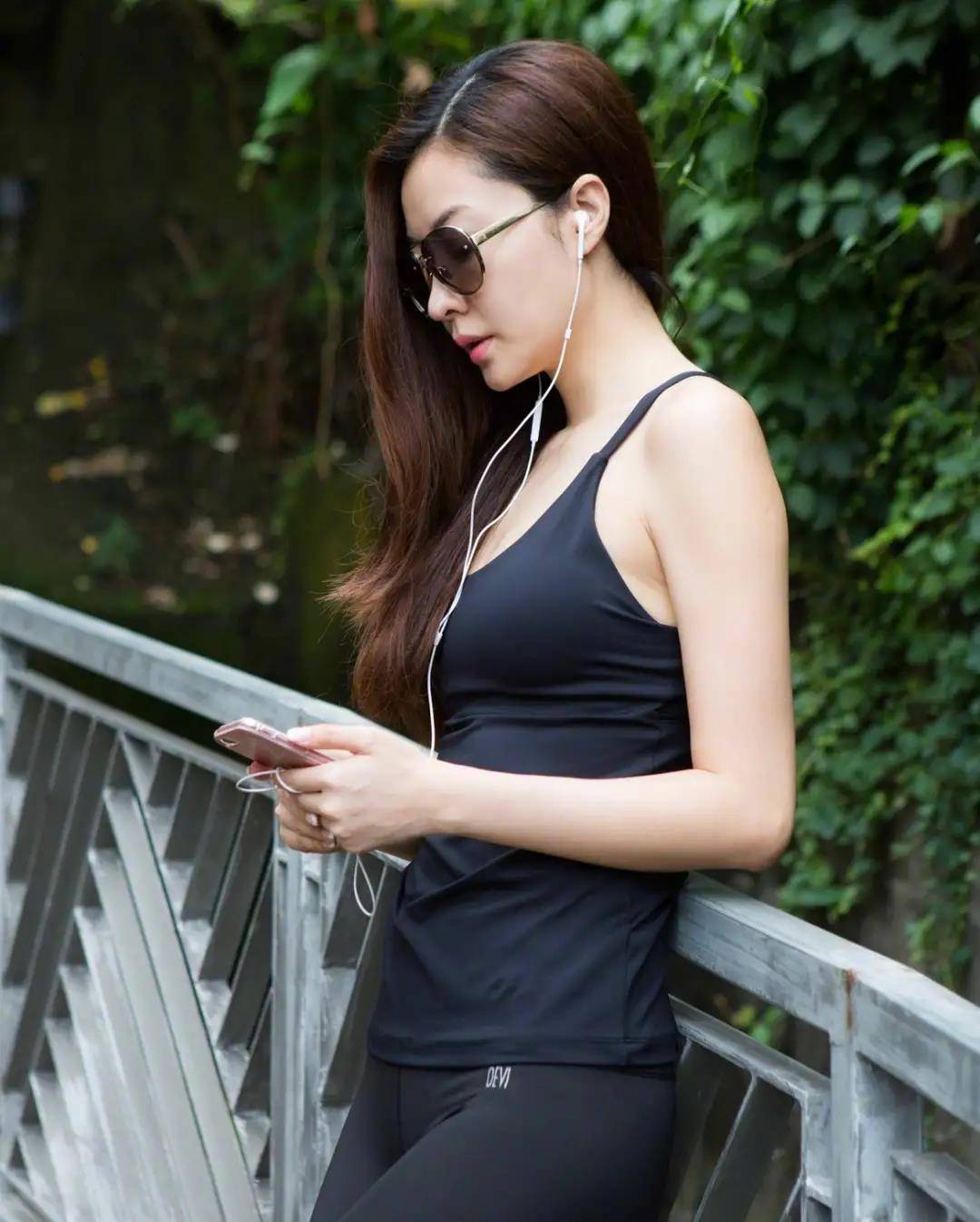 套装|熊黛林不愧是“天生尤物”，穿蓝色西装套装，178身高好抢镜