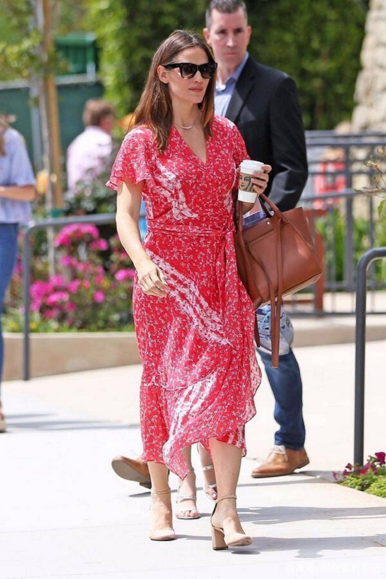 颜色|真正“高级”的女人，春夏从来不会碰这4种“衣服”，土气又廉价