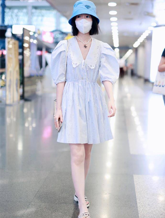 魅力|真替毛晓彤“捉急”，穿拖鞋就去赶飞机，好在穿泡泡裙仍美似仙女