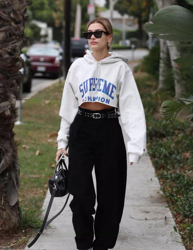 卫衣|倪妮用卫衣配阔腿裤好俏皮，少女感十足，小个子麻烦请跟周冬雨学