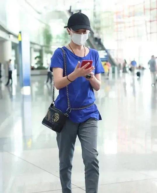 身材|刘诗诗吴奇隆罕见秀恩爱,穿T恤配休闲裤,网友:十指紧扣好恩爱