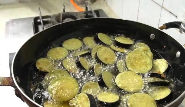 茄子别直接炒 加两个鸡蛋 好吃又超级下饭 热油