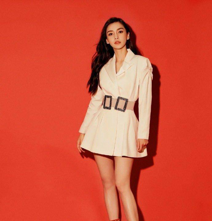 设计|杨颖绝美礼服造型，穿网纹镂空鱼尾裙高贵又妩媚，尽显女神高颜值