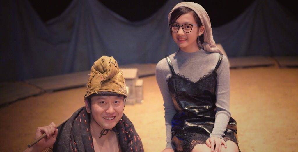 身材|黄磊女儿多多真会打扮，戴三枚戒指配珍珠耳钉，13岁比妈妈还洋气