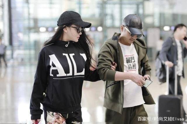 冉莹颖|冉莹颖罕见走机场无人识，瘦成麻杆包身材裙凹曲线，“括号身材”抢镜