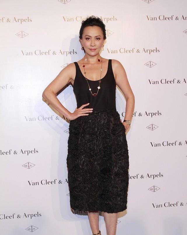 女生|刘嘉玲的造型真让人意外,上身像“老汉背心”,好在气质能hold住