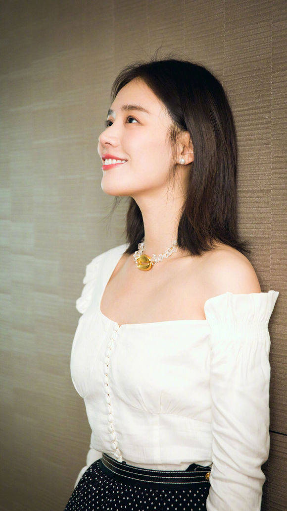 生活|蓝小依去相亲，对方一坐下就抱怨，干嘛选这里，看着好贵的样子