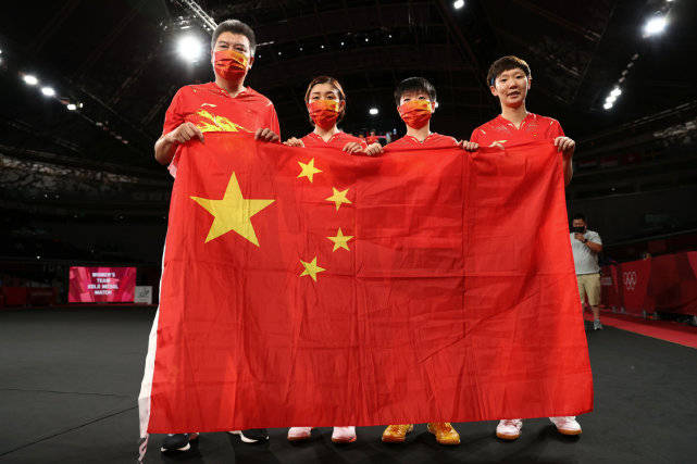 中国|中国乒乓球女团再夺冠太厉害！穿中国红展女将范，不给日本队面子？