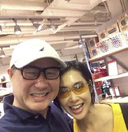 周星驰|31年前，那个把星仔捧成星爷的刘镇伟，为什么现在只能拍烂片？