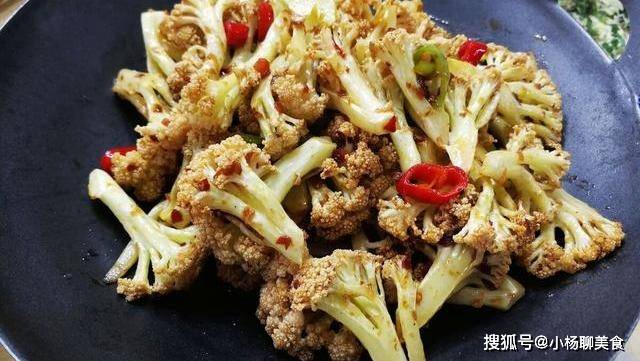 做法|做干锅菜花，加水还是直接炒？大厨：都不对，这才是正确做法