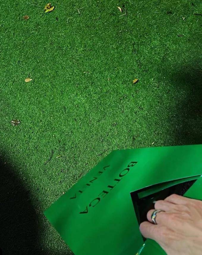 牛油果|时髦却不张扬，日常也能够照搬，难怪绿色系穿搭又玩出了新花样！