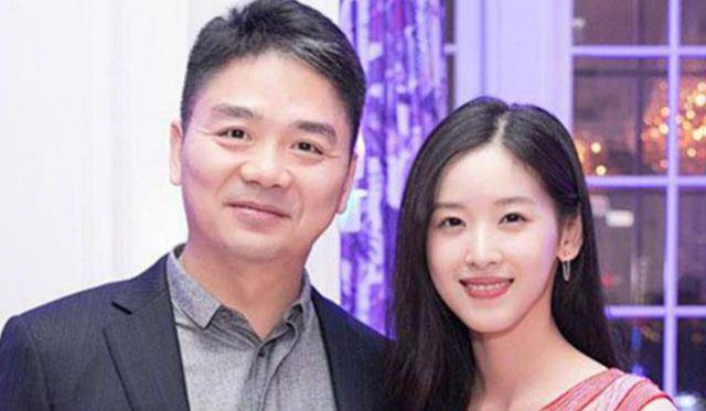 身材|27岁章泽天居家写真照，穿短裤秀细长美腿，清纯可人满满的少女感