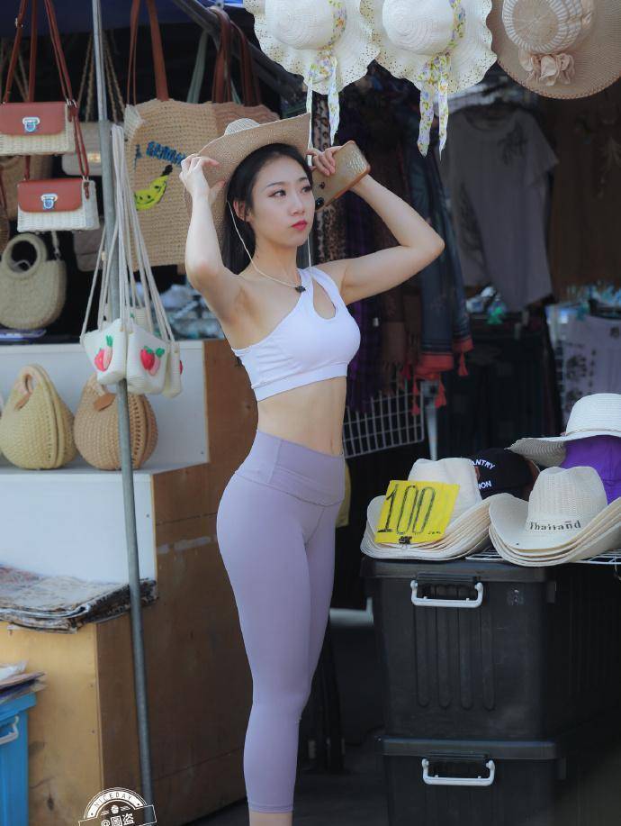 大气|瘦中有“肉”的打底裤美女，才能避免单调无趣，显得大气