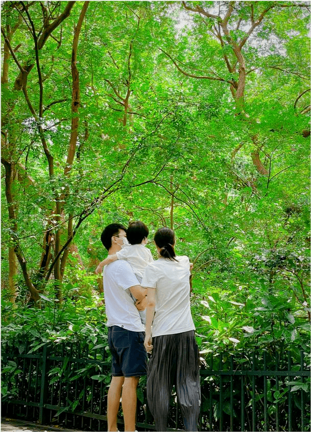 女神|跳水皇后吴敏霞宣布二胎！穿宽松T恤巧遮孕肚，身材纤细不像怀孕！