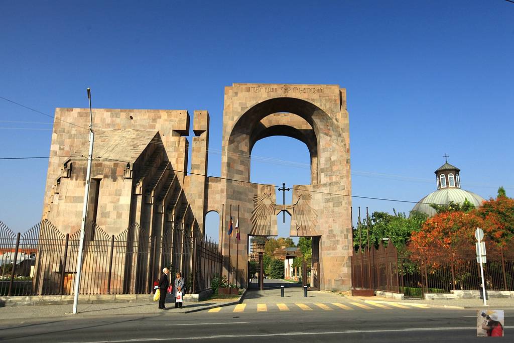 在第一个定基督教为国教的亚美尼亚，实拍全世界最古老的主教座堂