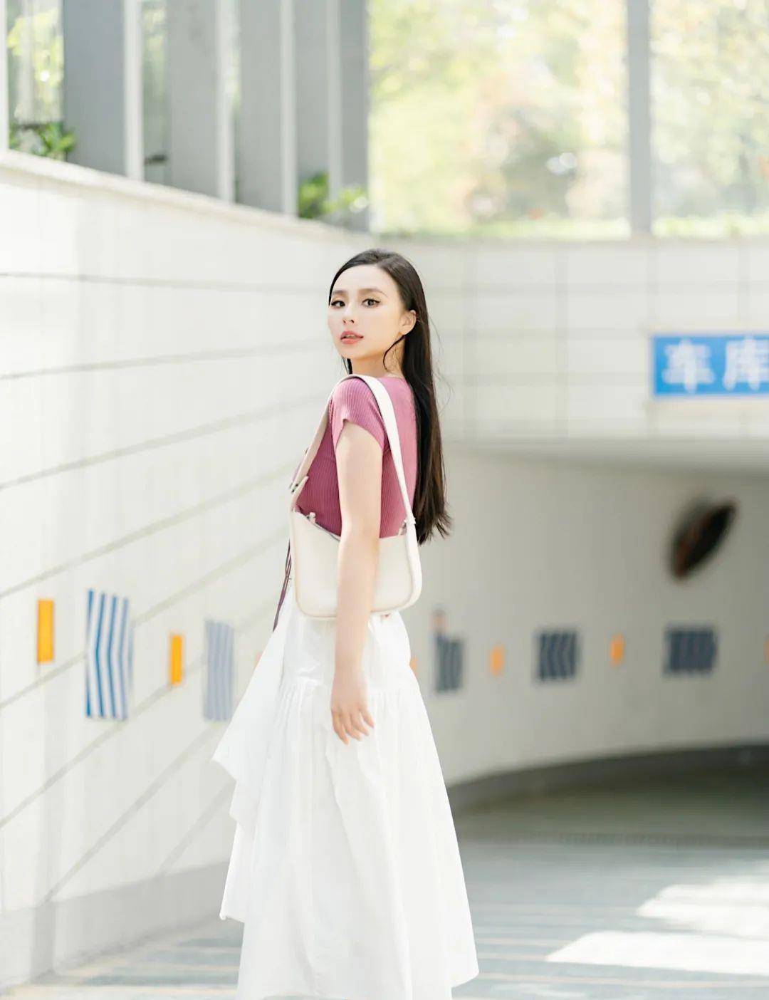 Liya|短上衣正流行,照着穿显瘦 + 显高