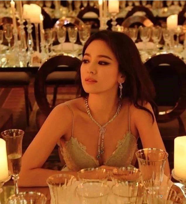 显得|宋慧乔是骨子里的美,化妆后真的美爆了,生图都美艳绝伦!
