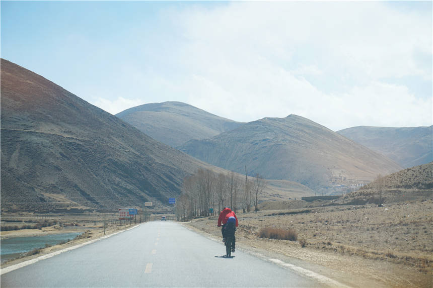 川藏自驾必打卡的景点，海拔5130米，一年四季白雪皑皑，风景壮美