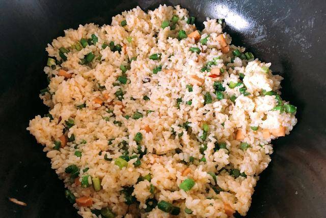 鸡蛋炒大米怎样做 7f3c3a5f4b494b64acd8bb2c004570be.jpeg