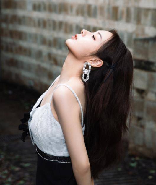 全身照侧身照片 88e19243aea64d15a16ba47360ea17a9.jpeg