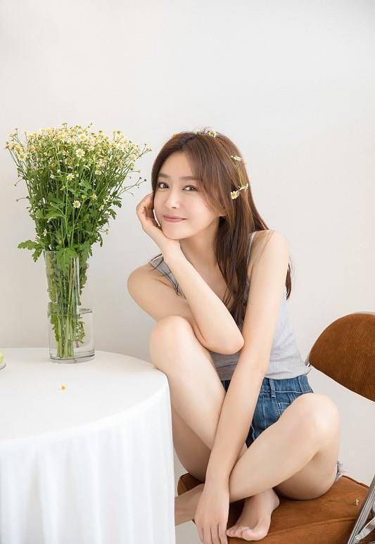 美眉|秦岚看起来好有“初恋感”，清纯可人，中年“扮嫩”丝毫没有违和
