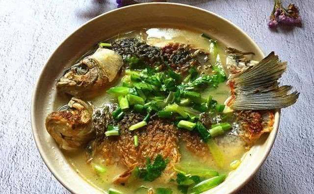 鲫鱼|鲫鱼汤,樱桃小萝卜,干烧小黄花鱼,干豆角烧肉