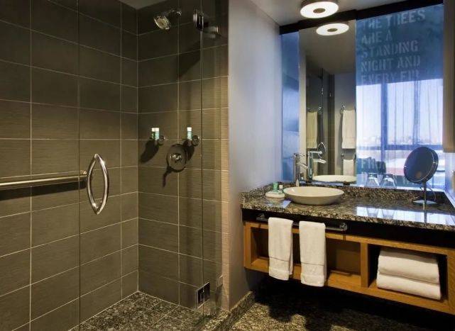 五星级酒店卫生间的翰萨智能照明太人性化了