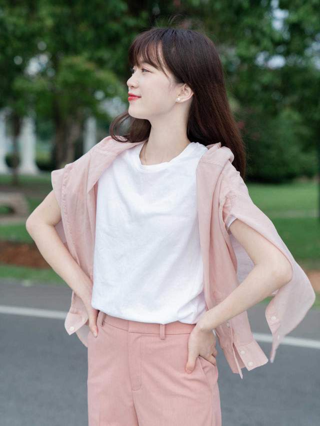 西裤|入秋怎么穿?少买黑白灰,这3套“高级色”,显白衬肤还耐看