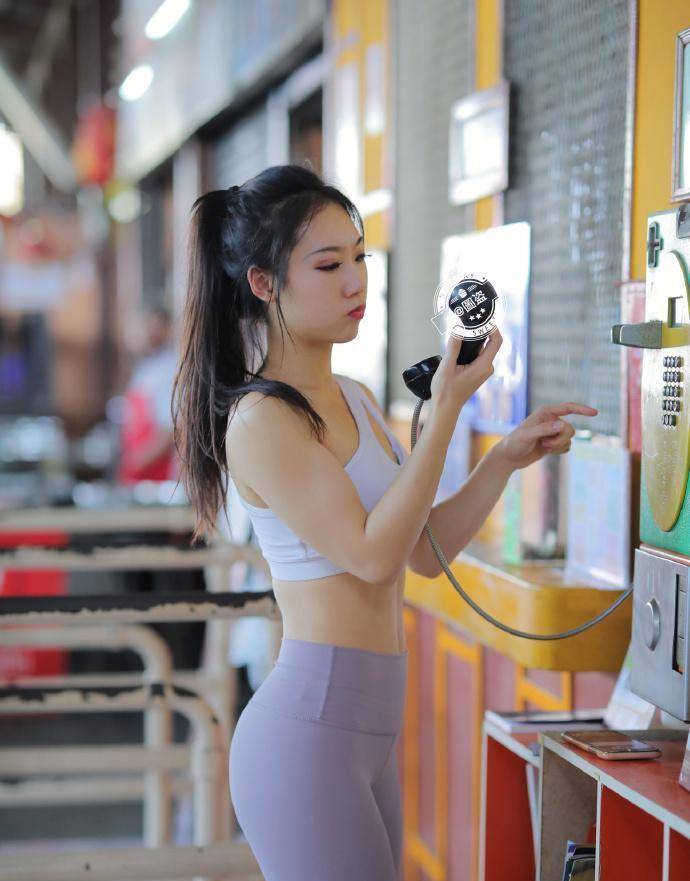 大气|瘦中有“肉”的打底裤美女，才能避免单调无趣，显得大气