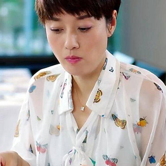 马伊琍|女生穿衬衫要不要塞进裤子？不要纠结，看看马伊琍，杨颖为你示范