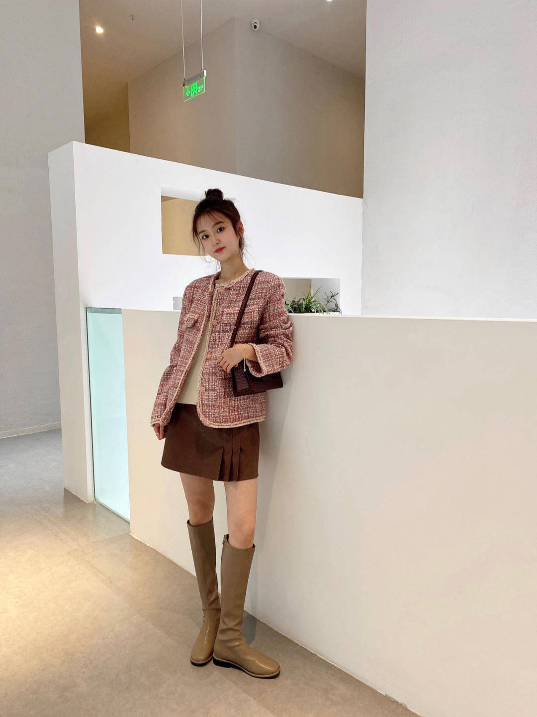 套装|秋天一定要穿一次“小香风套装”，高级不说还显白，美进骨子里