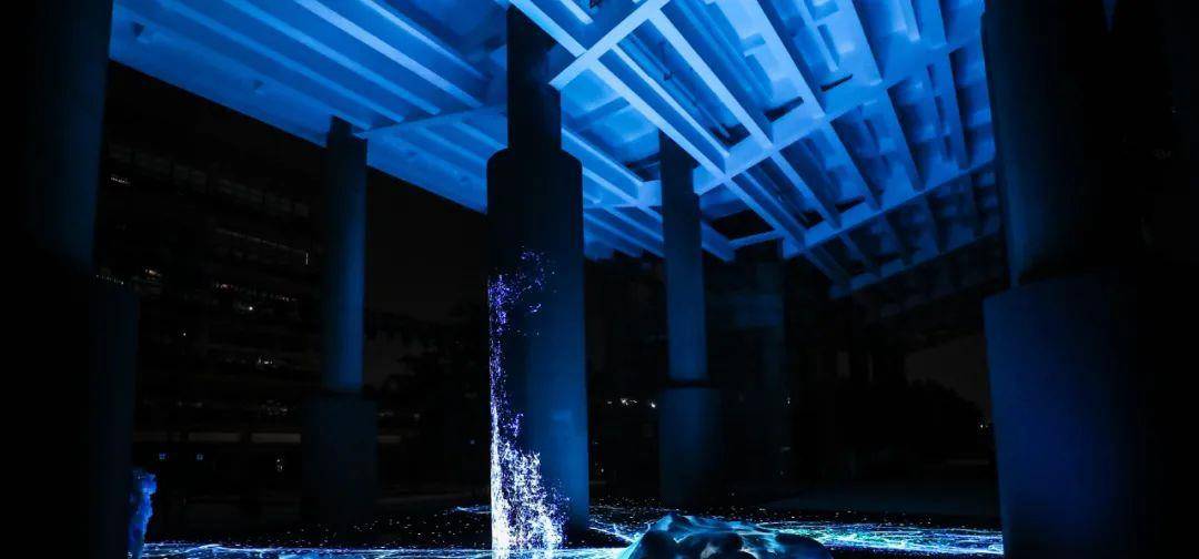 展演|惊艳！广州美术学院惊现赛博朋克沉浸式服装艺术展演-数艺网转