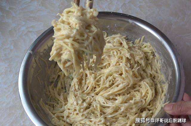 葱花|土豆饼最简单的做法，10分钟做好，金黄酥脆，解决了全家人的早餐