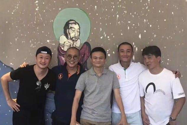李连杰|李连杰前妻女儿首曝光，打扮像足球宝贝身高170，模样太像黄秋燕