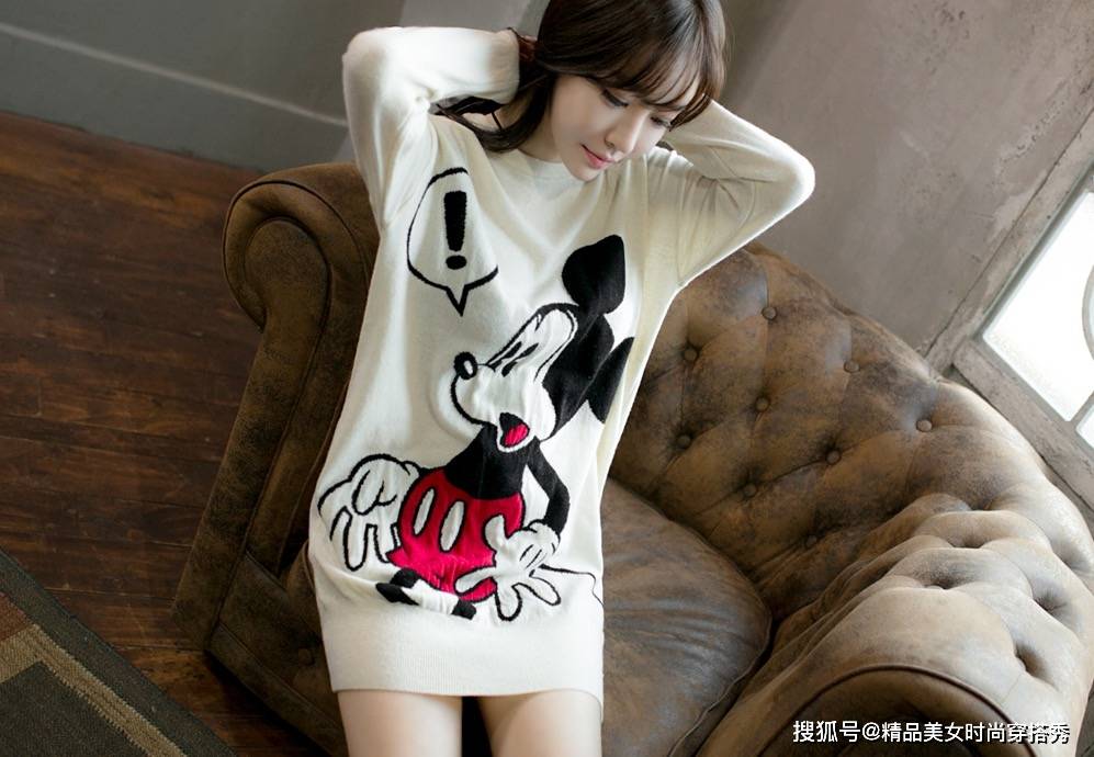 米色|针织裙的修身效果，米色清纯减龄，红色吸睛时尚，尽显完美身材！