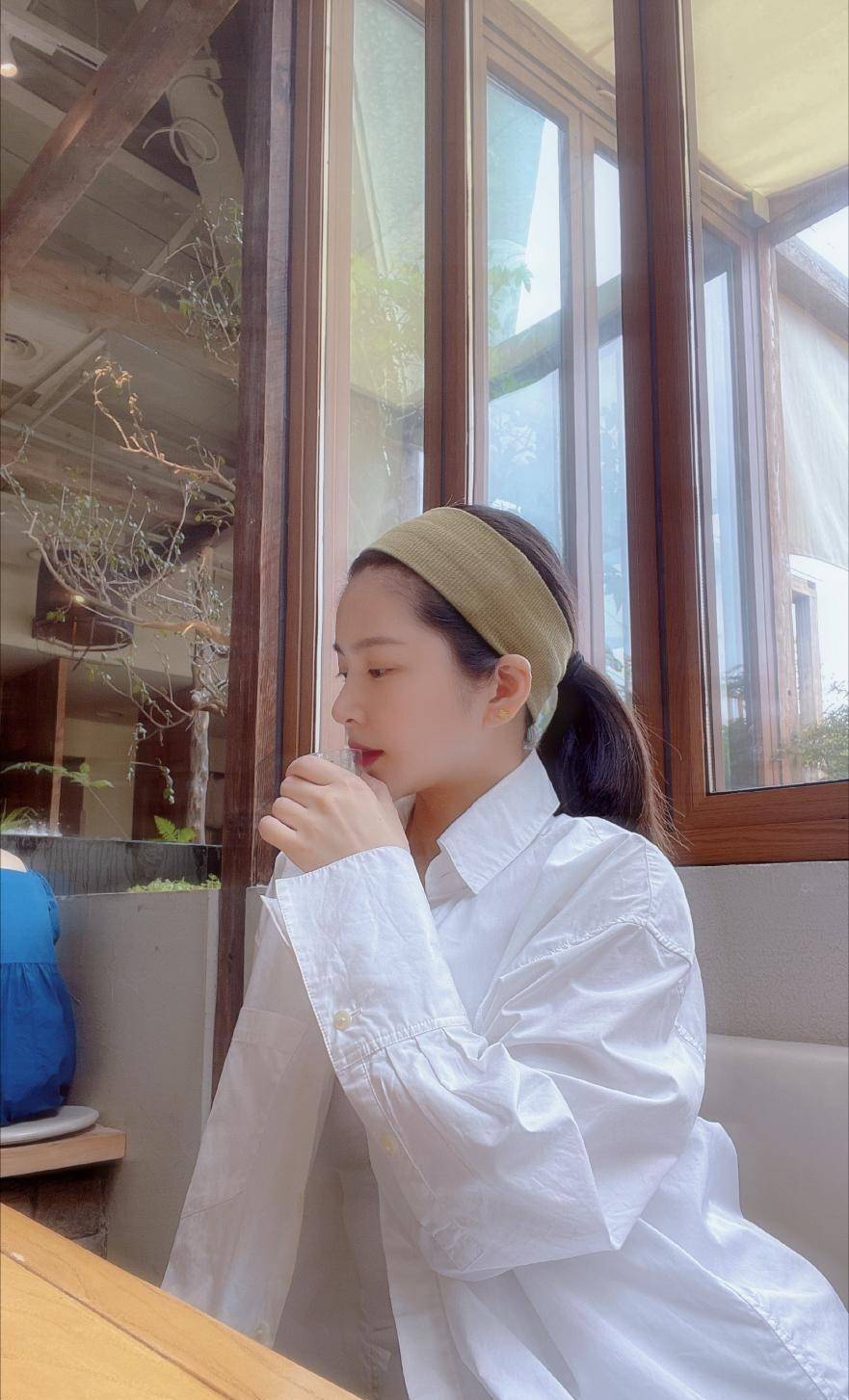 老公|王灿气质真好，穿老公杜淳的大码衬衫，看着优雅知性，魅力十足