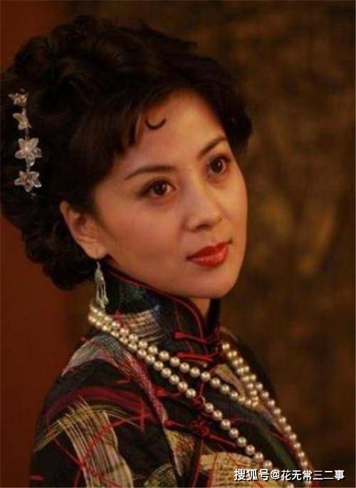 后来陈济棠的正房夫人因病去世,陈济棠将莫秀英扶为正房,那时候陈济棠