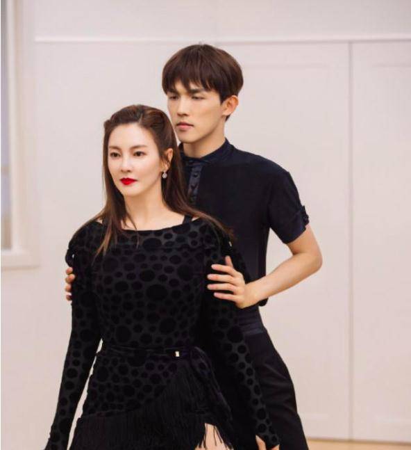 人间|张雨绮退出综艺，手撕平台让芒果很难堪，“人间清醒姐”翻车？