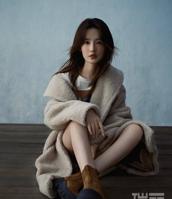下装|30岁李沁最新少女感写真,下装失踪搭配好青春,6套造型都太美了