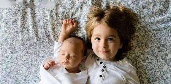 月入|生二胎成新型“穷病”？月入4千拼二胎，孩子生日吃肉难