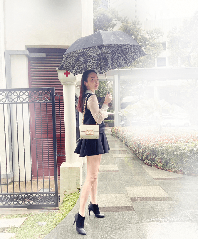 高中生|真被范文芳的少女感惊艳到，50岁的年纪扮成高中生，漫画腿好撩人