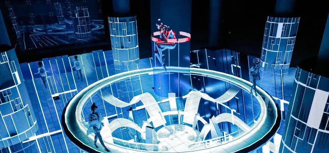 展演|惊艳！广州美术学院惊现赛博朋克沉浸式服装艺术展演-数艺网转