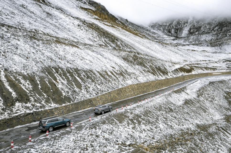 雪中悍車行,開著全新5008在喜馬拉雅山拍星空_路面