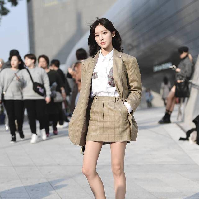 短裙|入秋后穿“西装”，这几个“穿搭雷区”尽量避开，哪怕你身材再好