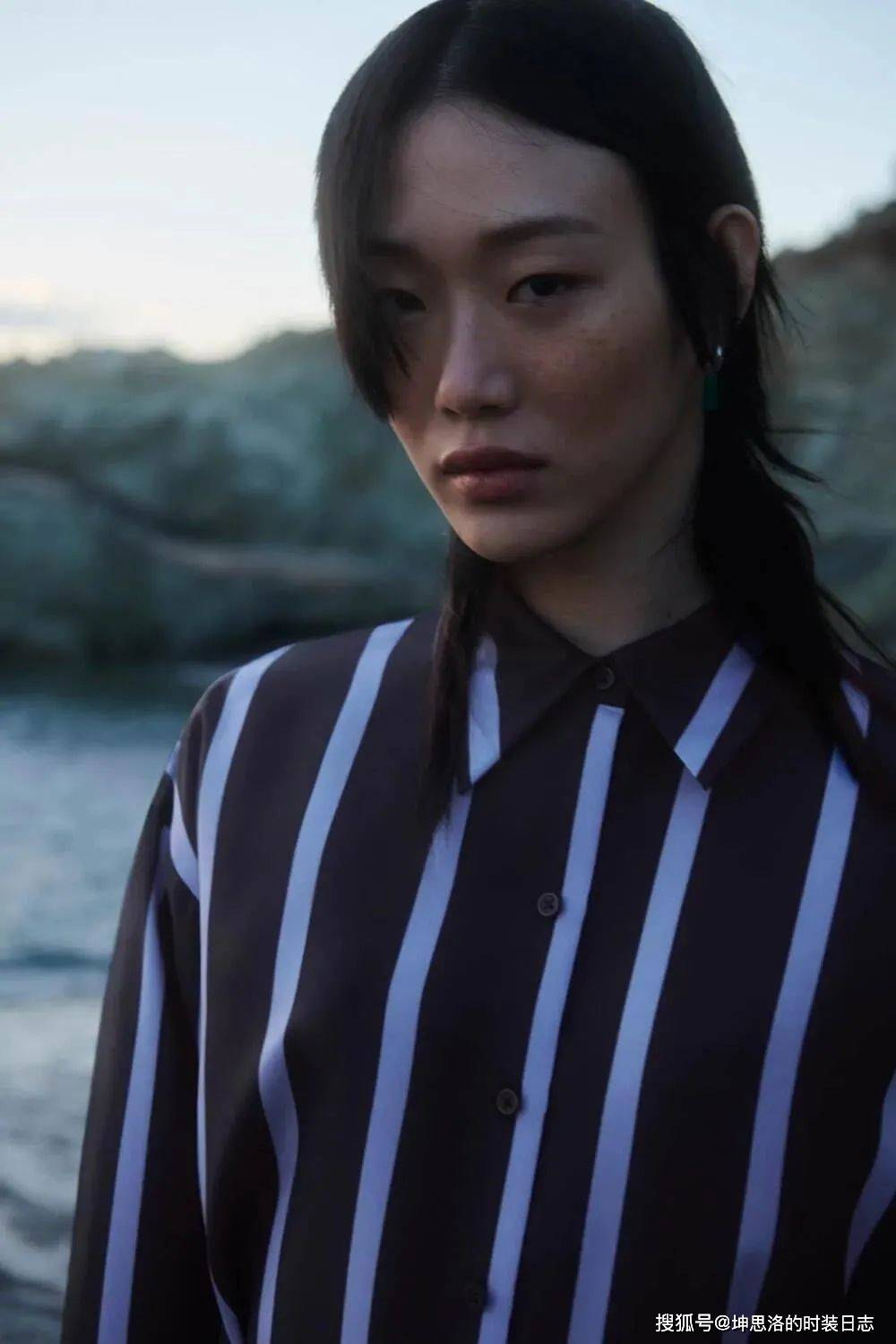 系列|Lookbook画册丨COS 2021夏季假日系列 以轻简搭配享受夏日宁静