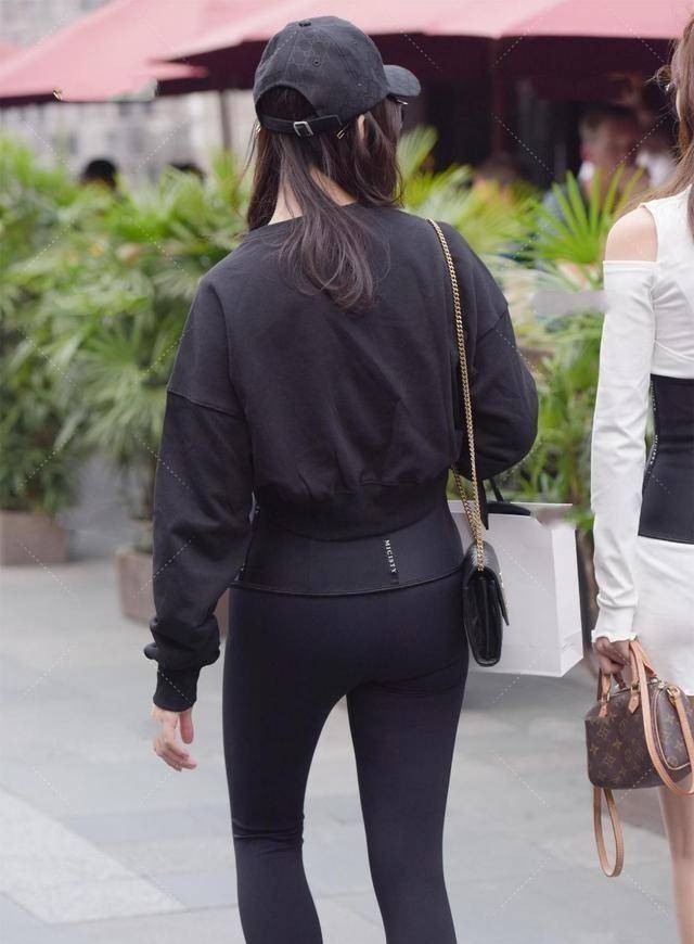 职场|别小看了“喇叭裤”，修身塑形一点不含糊，“大胯”美女的克星！