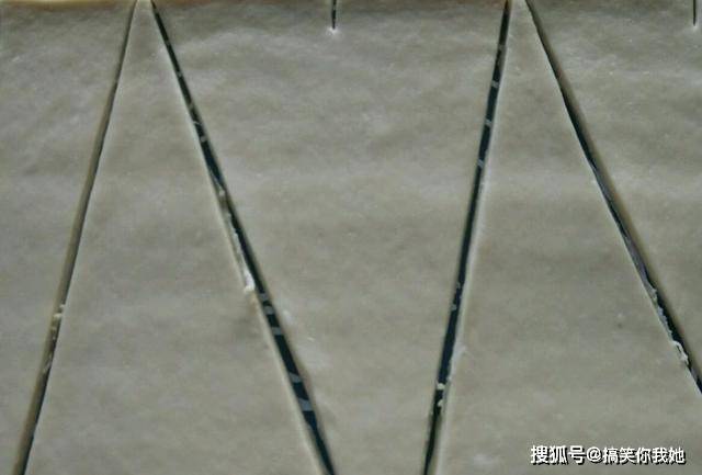 冷藏|教你做牛角包,教程一学就会,香甜松软,再也不用去外面买了