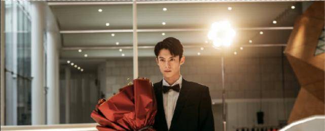 汤姆杰瑞|秦岚与小19岁王鹤棣模仿汤姆杰瑞,互动甜蜜表情夸张,网友吐槽太油腻