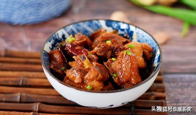 怎样做红烧鸭肉好吃 7ffc79ba6f864b18ab19d5b8c49fcd80.jpeg