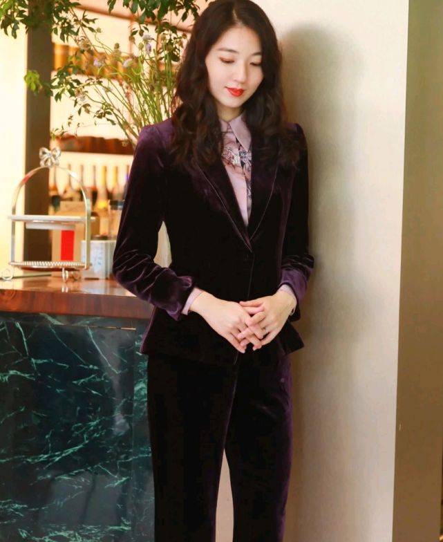 显得|女人要懂得爱自己，可以从穿衣打扮开始，做个有品味的女人